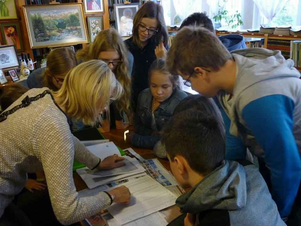 Siódmoklasiści na warsztatach bibliotecznych